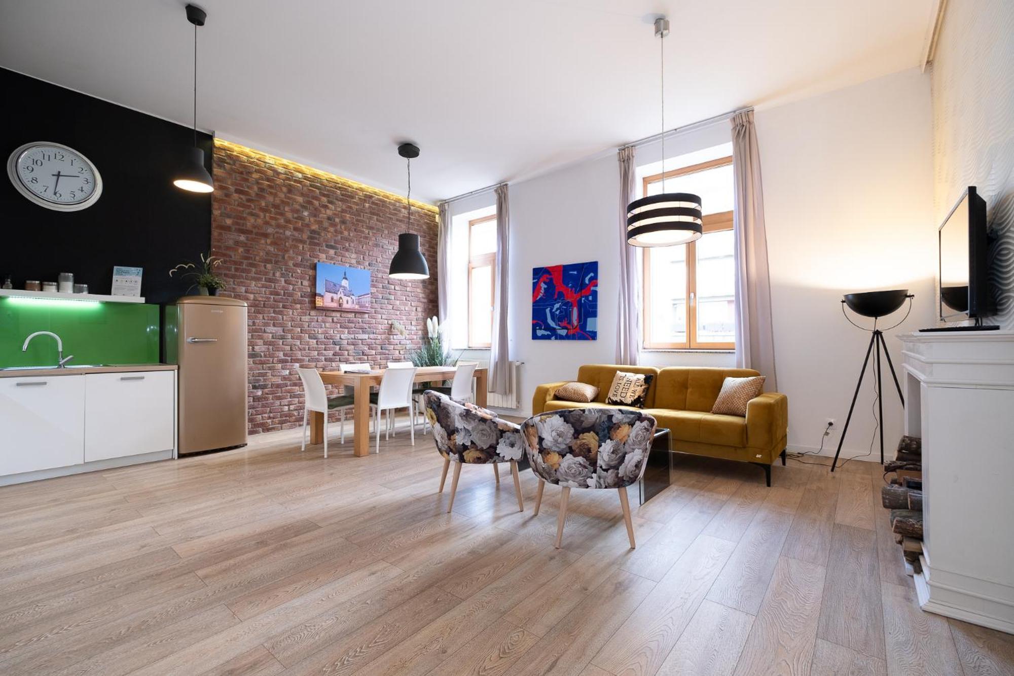 Two-bedroom Art 3 Ac Units Apartma *